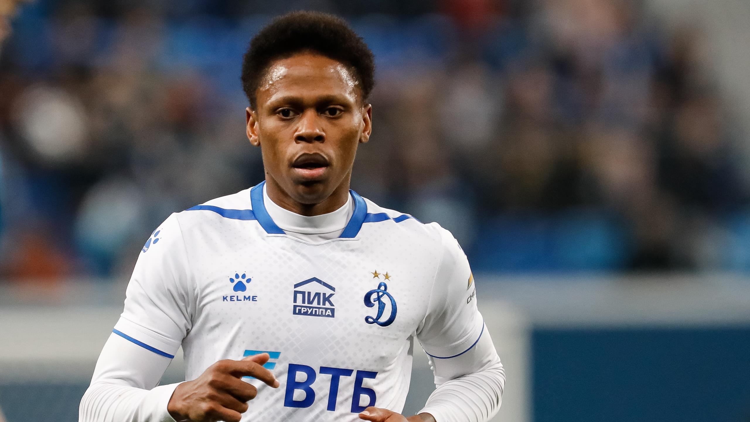 Нжие. Клинтон нжие тоттенхэм. Клинтон н’жье камерунский футболист. Клинтон джи футболист. Клинтон нжи динамо.